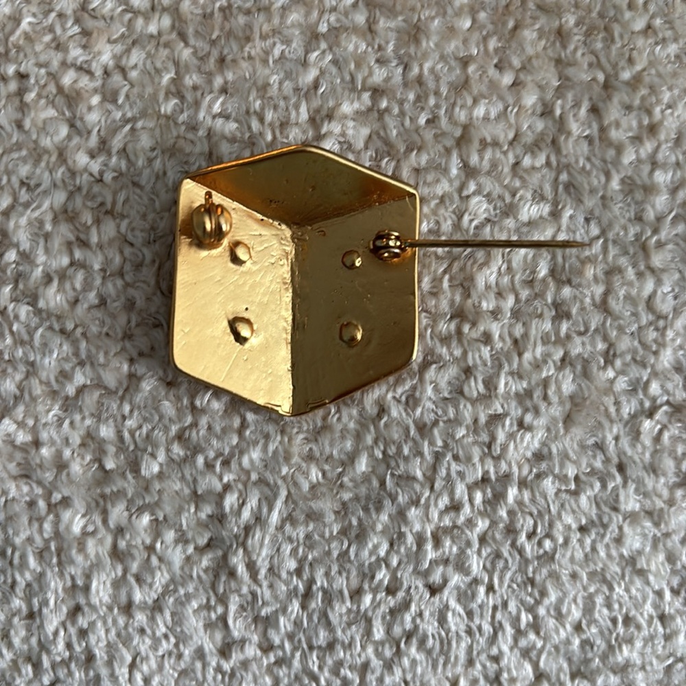 Vintage Cube Dice Game Piece Gold Pin/Brooch - Picture 10 of 10